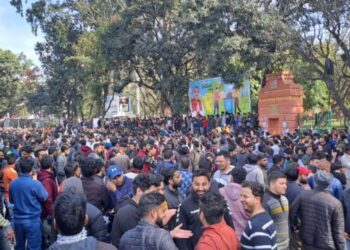 शांतिपूर्ण धरना/प्रदर्शन कर रहे बेरोजगारों को पुलिस ने जबरन उठाया, आक्रोशित युवाओं ने घंटाघर पर लगाया जाम