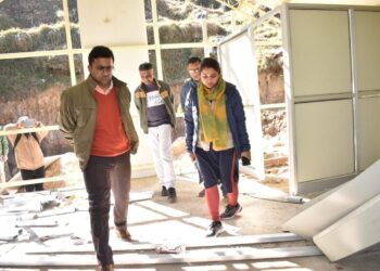 प्रभावित पुनर्वास हेतु प्रीफेब्रिकेटेड भवनों के निर्माण कार्य  में लायें तेजी-डीएम