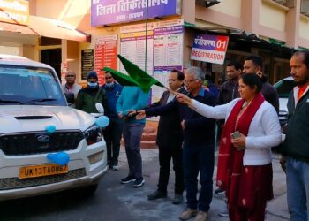 जिला चिकित्सालय रुद्रप्रयाग से माधवाश्रम चिकित्सालय कोटेश्वर तक आने-जाने में रोगियों को नहीं होगी अब दिक्क़तें,निःशुल्क परिवहन सेवा का जिपंअ अमरदेई शाह ने हरी झंडी दिखाकर किया शुभारम्भ