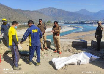 अलकनंदा नदी किनारे मिला लापता व्यक्ति का शव