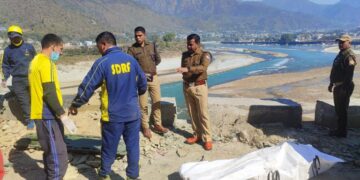 अलकनंदा नदी किनारे मिला लापता व्यक्ति का शव