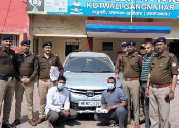 फर्जी इनकम टैक्स अफसर गिरफ्तार, फिल्मी अंदाज में छापेमारी कर कमाते थे लाखों, ऐसा हुआ खुलासा