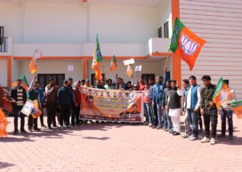 नकल विरोधी कानून लागू किये जाने पर युवा मोर्चा ने निकाली रैली