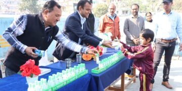 प्राथमिक विद्यालय रुद्रप्रयाग में डेटोल हाइजीनिक कार्यक्रम का डीएम ने किया शुभारंभ