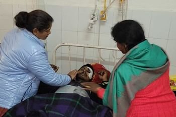 मैक्स हुई हादसे का शिकार, दो लोगों की मौत, तीन अस्पताल में भर्ती