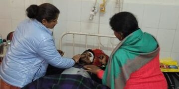 मैक्स हुई हादसे का शिकार, दो लोगों की मौत, तीन अस्पताल में भर्ती