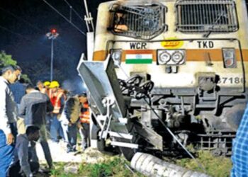 राजधानी के रेलवे स्टेशन में इंजन पटरी से उतरा,बड़ा हादसा टला