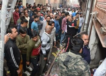 फैक्टरी में 40 मिनट तक हुए तेज धमाके…दहला पूरा इलाका, लोगों ने भागकर बचाई जान