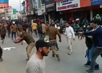 बेरोजगारों पर लाठीचार्ज के दोषी पुलिसकर्मियों का होगा ट्रांसफर, गढ़वाल आयुक्त की जांच रिपोर्ट के बाद अपर मुख्य सचिव राधा रतूड़ी ने डीजीपी को दिए निर्देश