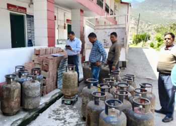 कहीं आपके घर के सिलेंडर के साथ आपकी नजर तो नहीं हो रही नजरअंदाज!!