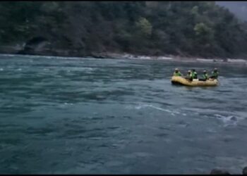 सिरासु पुल के पास गंगा में डूबे चाचा-भतीजी, सर्च जारी