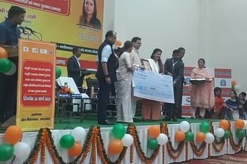 सीएम धामी ने खिलाड़ियों को खेल रत्न और प्रशिक्षकों को द्रोणाचार्य अवार्ड से किया पुरस्कृत