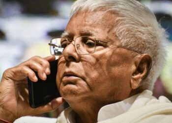 अब लालू यादव के ठिकानों पर ED के छापे ! 15 जगह पर जा रही है छापेमारी ! बेटा बेटी और रिश्तेदार भी…..