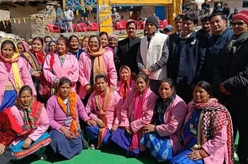 मलारी पहुंचे केंद्रीय स्वास्थ्य मंत्री मांडविया, कहा-चमोली में खुलेगा कीड़ा जड़ी संकलन केंद्र