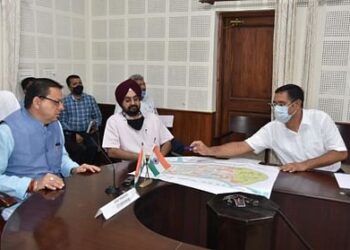 संभावित दुर्घटना वाले स्थानों पर क्रैश बैरियर लगाने के निर्देश, ढिलाई पर होगी कार्रवाई