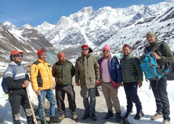 केदारनाथ यात्रा तैयारियों को लेकर केदारनाथ तीर्थ पुरोहितों ने लिया स्थलीय जायजा