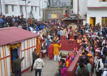 बाबा केदार की पंचमुखी चलविग्रह डोली पहुंची गौरीमाई मन्दिर गौरीकुंड