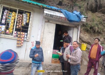 केदारनाथ यात्रा में ओवर रेटिंग को लेकर खाद्य सुरक्षा एवं पूर्ति विभाग ने किया निरीक्षण,22प्रतिष्ठानों में कराई रेट लिस्ट चस्पा