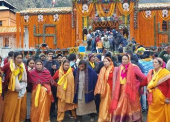 बदरीनाथ धाम के खुले कपाट, पावन अवसर के साक्षी बने हजारों श्रद्धालु