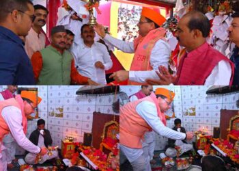 न्याय के देवता गोल्ज्यू देवता मंदिर में पहुंचकर सीएम धामी ने की पूजा अर्चना