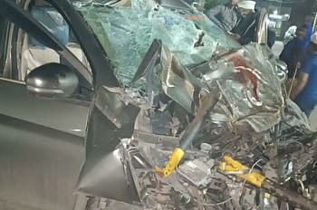 मुनिकीरेती के पास हुआ दर्दनाक हादसा, अनियंत्रित होकर कार दो सौ मीटर नीचे खाई में गिरी