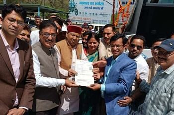 वाहनों के ग्रीन कार्ड बनने शुरू, इसके बिना नहीं मिलेगी एंट्री, ऐसे करें अप्लाई