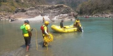 राजस्थान के आईएएस का भाई और दिल्ली का ट्रेवल एजेंट गंगा में बहा, तलाश में जुटी SDRF और डर्फ