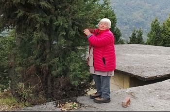 ट्रैकिंग के लिए आई थीं एलिजाबेथ, 23 साल यशोदा बन बच्चों को पाला, जर्मनी लौटीं तो रोया गांव