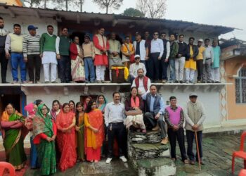 बद्रीनाथ आरती के रचयिता के पैतृक घर पहुंचे पूर्व मुख्यमंत्री त्रिवेन्द्र सिंह रावत