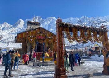 मौसम खुलते ही रोकी गई यात्रा हुई शुरू,सोनप्रयाग से सुबह 11बजे तक 2000यात्री केदारनाथ धाम के लिये हुए रवाना