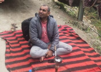 यात्रा के नाम पर हुक्काबाजी करना पड़ा भारी,हुक्का जब्त होने के साथ हुआ चालान और मिली सख्त चेतावनी