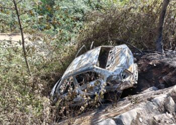 यहाँ यात्रा पर आये तीर्थयात्रियों की कार में सार्ट सर्किट से लगी आग,यात्री सुरक्षित