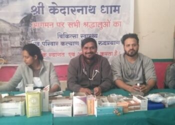 केदारनाथ यात्रा पर आने वाले श्रद्धांलुओं का स्वास्थ्य खराब होने पर किया जा रहा परीक्षण एवं उपचार