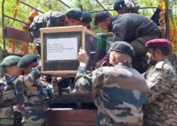 गमगीन माहौल में हुआ शहीद का अंतिम संस्कार…रूचिन अमर रहे के नारों से गूंजा महादेव घाट