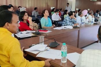 महिला समूहों को 10 लाख तक ब्याज मुक्त ऋण देने की तैयारी, अच्छा काम करने पर ये भी सुविधा मिलेगी