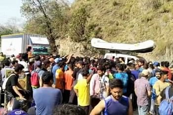 राफ्टिंग के दौरान पर्यटकों और गाइड के बीच मारपीट, गो प्रो कैमरा बना विवाद का कारण, वीडियो वायरल