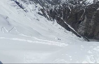 10 फीट बर्फ से ढका हेमकुंड साहिब, इस बार बर्फीली गलियों से गुजरेंगे यात्री