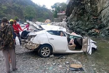 हल्द्वानी से अल्मोड़ा जा रही कार दुर्घटनाग्रस्त युवक की मौके पर मौत