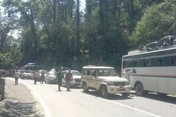 Kedarnath Yatra: घंटों लग रहा जाम, गुप्तकाशी-सोनप्रयाग तक पांच घंटे में तय हो रही 35 किमी की दूरी