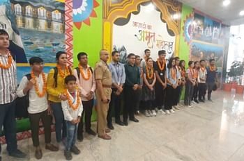 हिंसाग्रस्त मणिपुर में फंसे उत्तराखंड के 17 छात्र पहुंचे देहरादून, अपने घरों को हुए रवाना