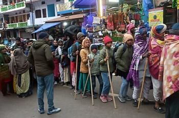 सुरक्षा व्यवस्था के साथ केदारनाथ धाम के लिए रवाना हुए रोके गए यात्री