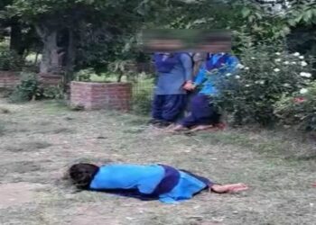 यहां अचानक रोते-बिलखते बेहोश हुईं कई छात्राएं, स्कूल में मचा हड़कंप.