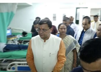 अचानक दून मेडिकल कॉलेज पहुंचे सीएम धामी, मरीजों से लिया फीडबैक,इस बात पर जताई नाराजगी.
