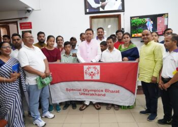 सीएम धामी ने बढ़ाया खिलाड़ियों का हौसला