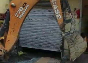 तूना-बौंठा मोटरमार्ग पर किये गये अतिक्रमण पर प्रशासन का चला डंडा