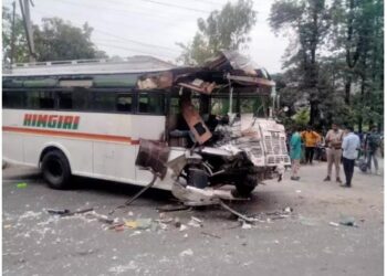 बिग ब्रेकिंग -बद्रीनाथ हाइवे पर यात्री बस और डंपर की हुई टक्कर. बस मे 30 यात्री थे सवार.