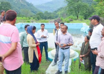 अगस्त्यमुनि ब्लॉक के राजस्व क्षेत्रों का डीएम ने किया भ्रमण, ग्रामीणों की सुनी समस्यायें, अमृत सरोवरों का निरीक्षण कर दिये निर्देश