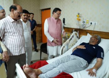 पूर्व सीएम त्रिवेंद्र सिंह रावत अस्पताल में भर्ती, सीएम धामी कुशल क्षेम जानने पहुंचे