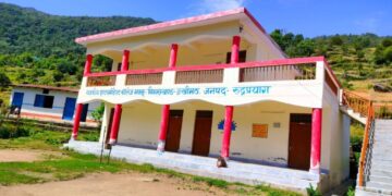 GIC मक्कू में महत्वपूर्ण विषयों के शिक्षक ही नहीं तो कैसे होगी बेहतर पढ़ाई, DM को भेजा ज्ञापन..