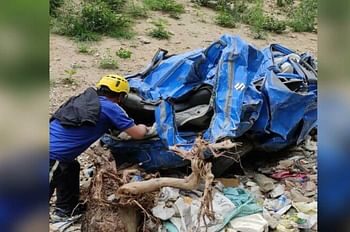 अल्मोड़ा-पिथौरागढ़ हाईवे पर हादसा,अनियंत्रित होकर खाई में गिरी कार,चालक की मौत